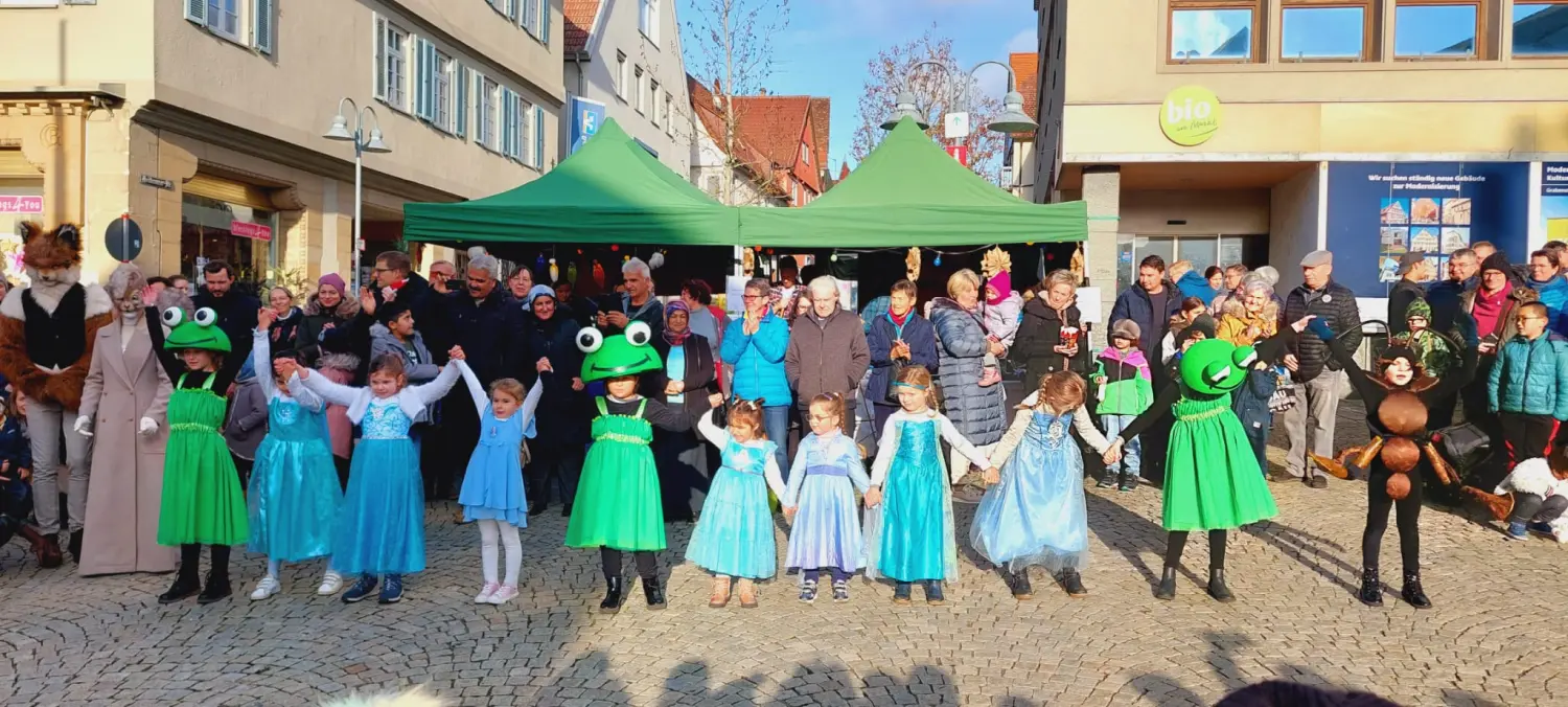 Tressa Arts & Entertainment School, Treffen zwischen Lehrern und Schülern